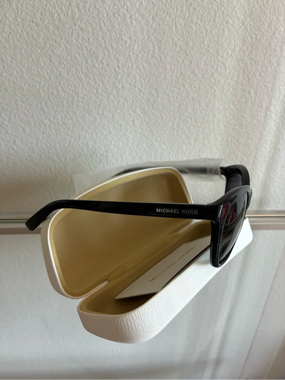 *NWT* Michael Kors MK6032 Astrid I Cat Eye Sunglasses - Black